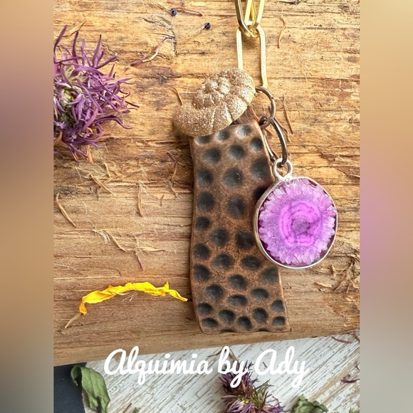 Purple solar quartz medallion and Gold Pendant Necklace - Picture 2 of 4
